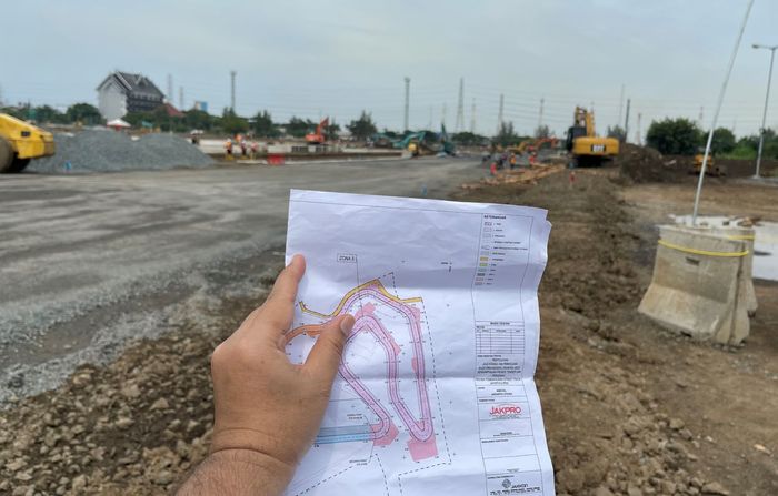 Sirkuit Formula E Jakarta di kawasan Taman Impian Jaya Ancol dalam proses pembuatan lintasan