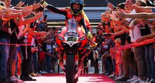 Ducati Pesta Pora, Alvaro Bautista Hat-trick Menang di WorldSBK Catalunya 2022
