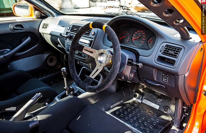 Tampilan kabin modifikasi Honda Civic Ferio dengan baju Lamborghini