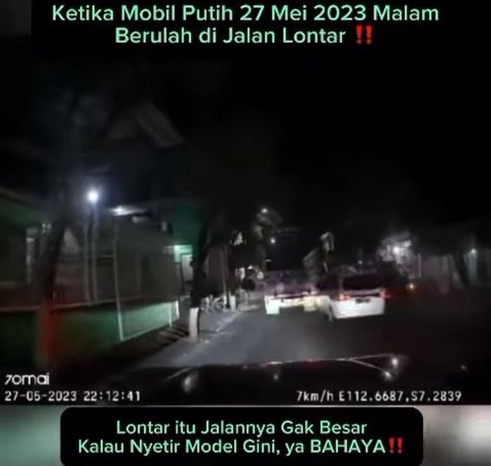 Toyota Avanza berisi komplotan penyekap melarikan diri hingga lakukan tabrak lari dan serempet beberapa mobil serta motor hingga berujung perusakan massa di Lidah Kulon, Lakarsantri, Surabaya