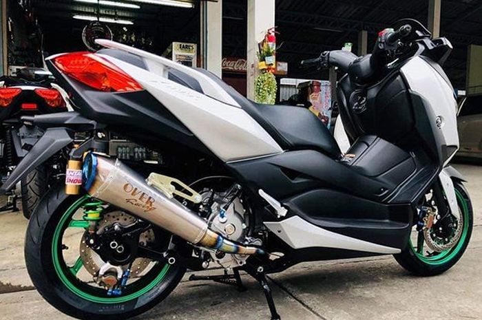 Yamaha XMAX dengan pelek Over Racing GP Six