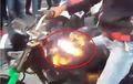 Berani Nih Orang, Tangki Yamaha RX-King Terbakar, Bukannya Panik Malah Asyik-asyik
