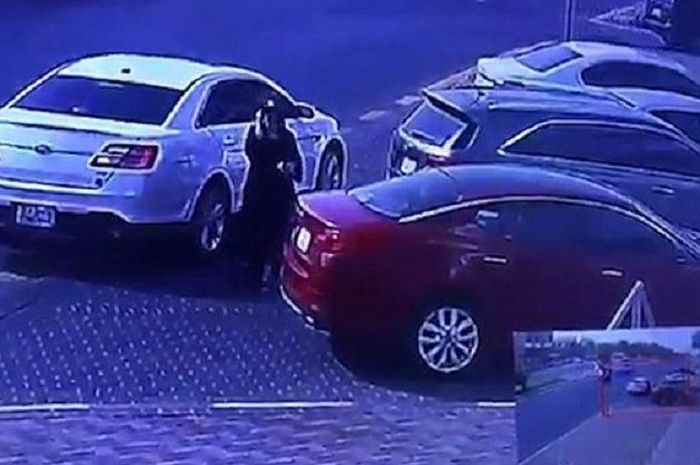 Seseorang diduga wanita mencuri mobil di Arab Saudi