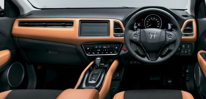 Interior Honda HR-V facelift 2018, khusus Jepang warna kabin ada 2 warna (twotone)
