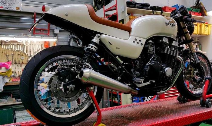 Honda CB750F2 Sevenfifty &ldquo;Hermes&rdquo; cafe racer besutan Raspo Custom Garage