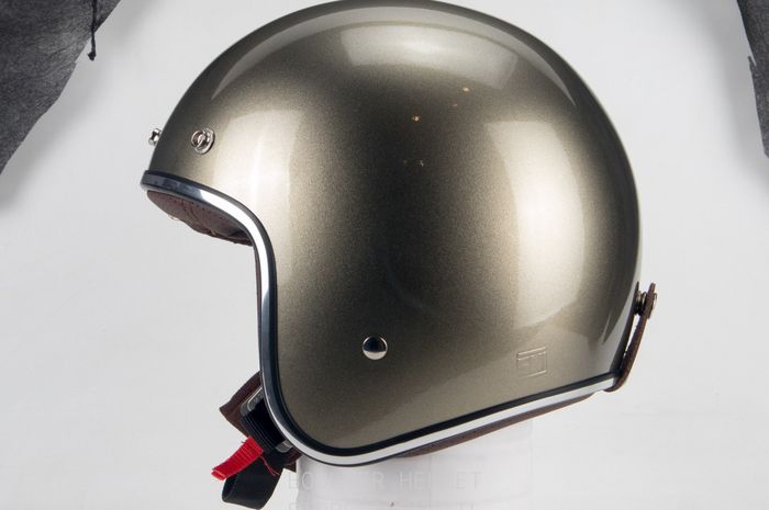 Helm klasik lansiran Boulter Indonesia