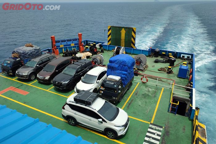 Melakukan penyeberangan pakai kapal ferry kini sudah nyaman