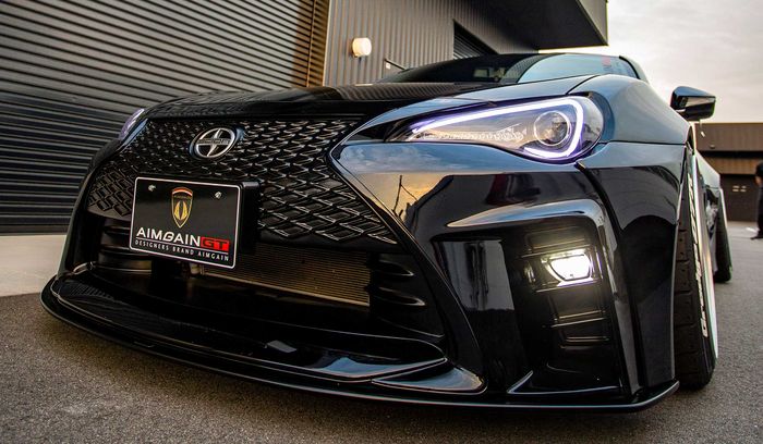 Tampilan wajah Toyota 86 mengadopsi gril milik Lexus