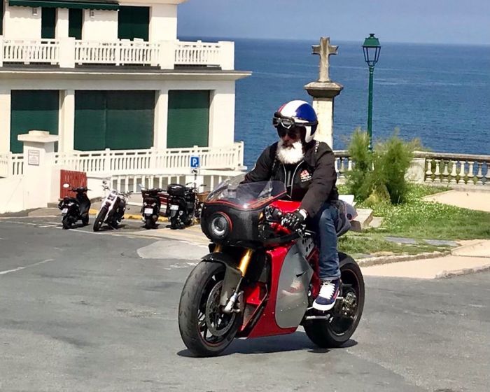 Ducati 1098S cafe racer yang istimewa