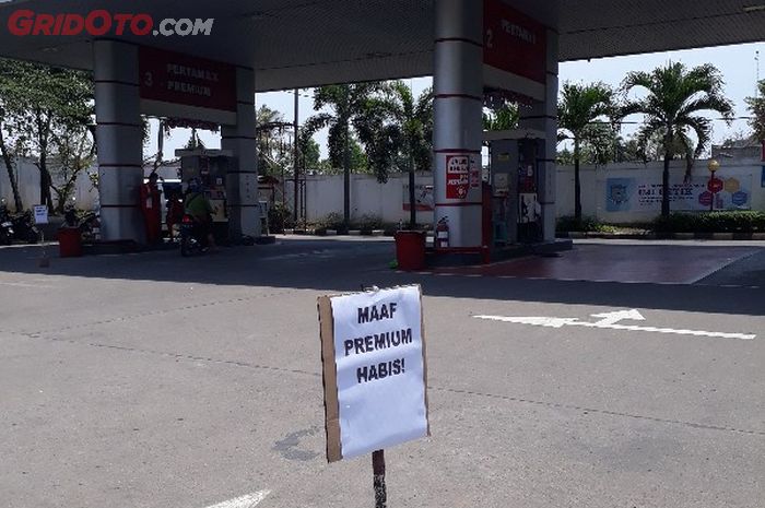 SPBU di Pamulang (depan kantor Wali Kota Tangerang Selatan) kehabisan stok BBM Premium.