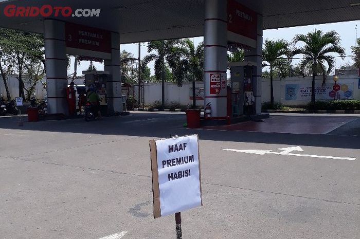 SPBU di Pamulang (depan kantor Wali Kota Tangerang Selatan) kehabisan stok BBM Premium.