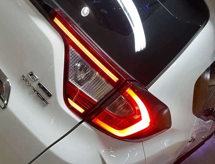 Lampu LED custom menyala genit pada Honda BR-V