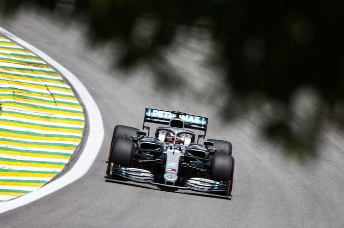 Lewis Hamilton menjadi yang tercepat usai mengalahkan Red Bull dan Ferrari, berikut hasil FP3 F1 Brasil 2019