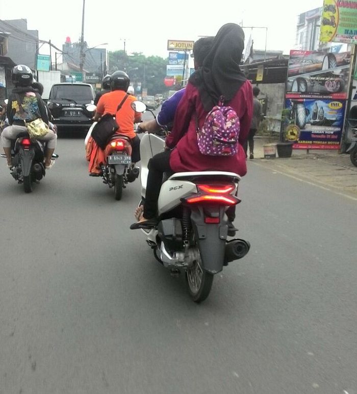 Honda PCX 'Cacingan'