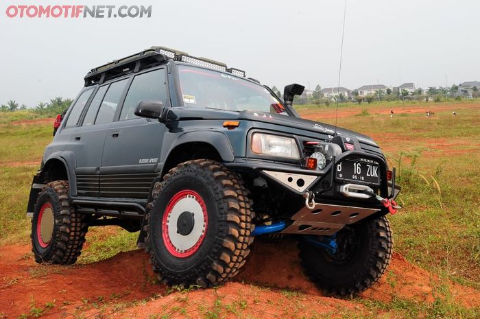 Suzuki Escudo 1996 siap untuk off-road