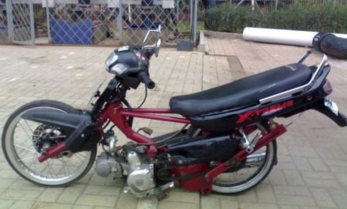 Honda Astrea yang satu ini udah enggak tanggung modif cepernya