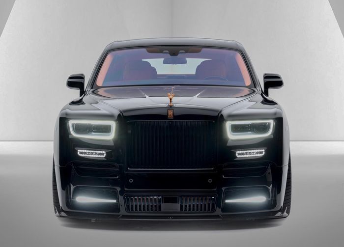 Modifikasi Rolls-Royce Phantom ala Mansory dihias banyak part bodi serat karbon