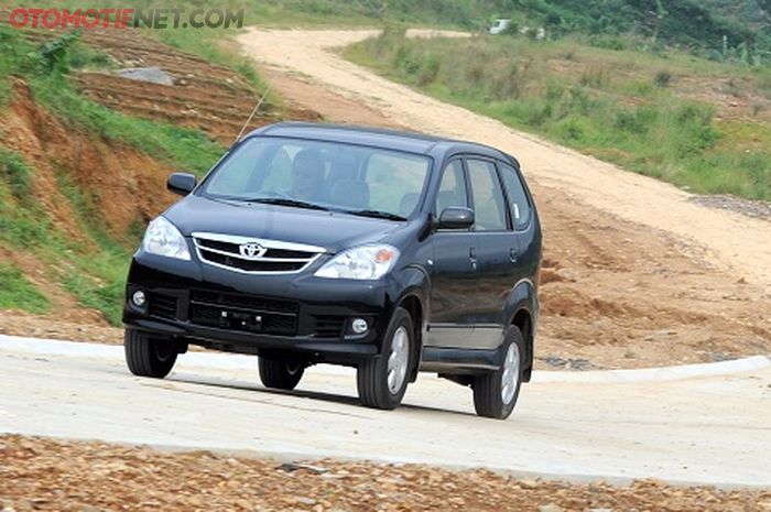 TOYOTA AVANZA 1.3 G A/T