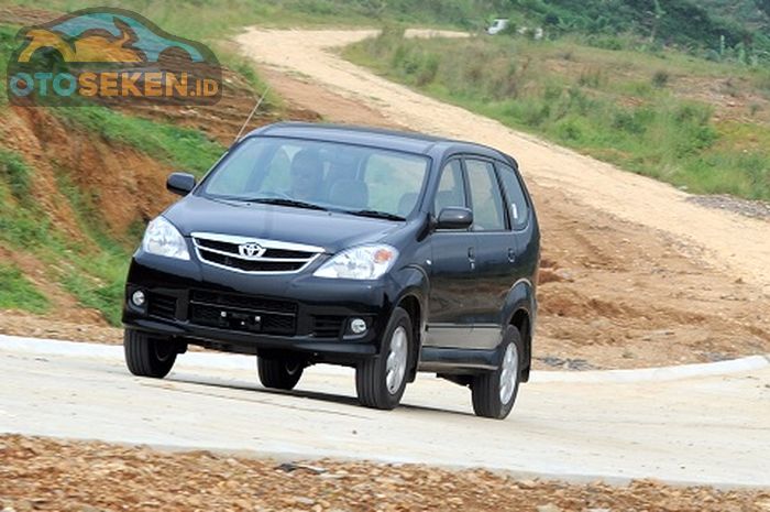 TOYOTA AVANZA 1.3 G A/T 2009