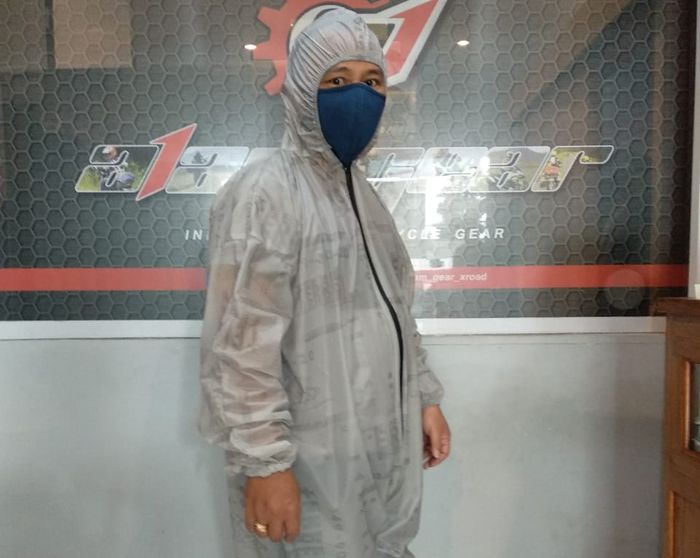 Baju APD dan masker buatan Irfan Arifahni