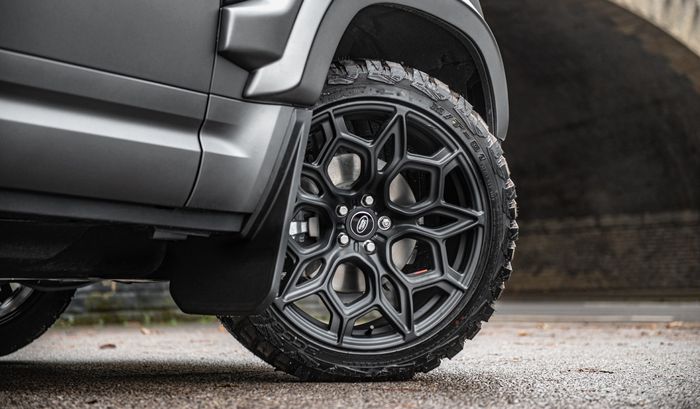 Modifikasi Land Rover Defender baru dapat pelek Type 57 RS ukuran 22 inci