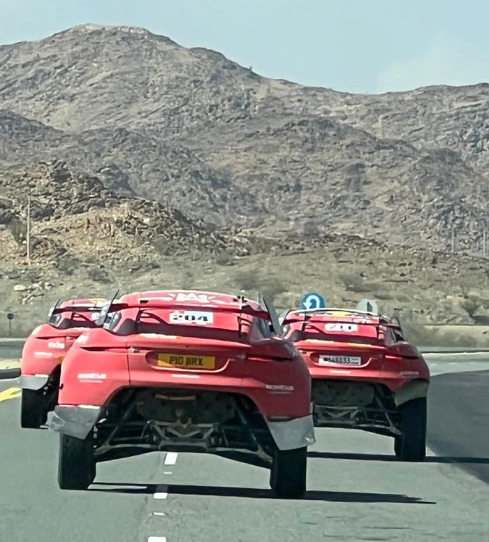 Tiga mobil BRX Hunter T1+ berhasil menyelesaikan balapan Reli Dakar 2022 dengan bahan bakar generasi terbaru