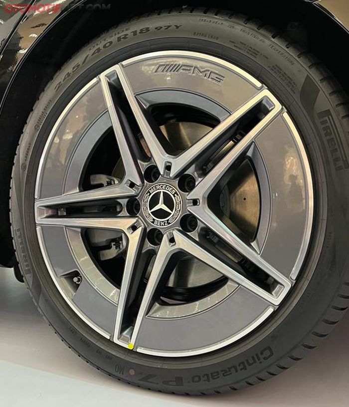 Pelek 18 inci Mercedes-Benz C 300 AMG Line (W206)