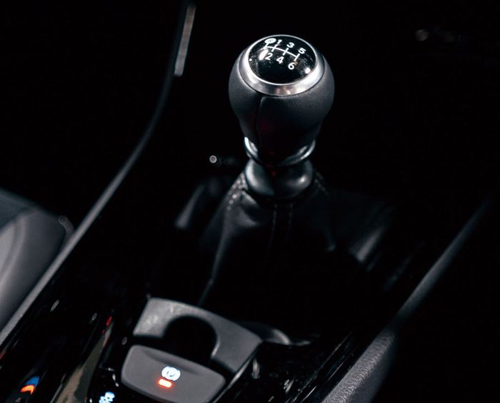 Toyota CH-R GR Sport hadir dengan opsi transmisi manual