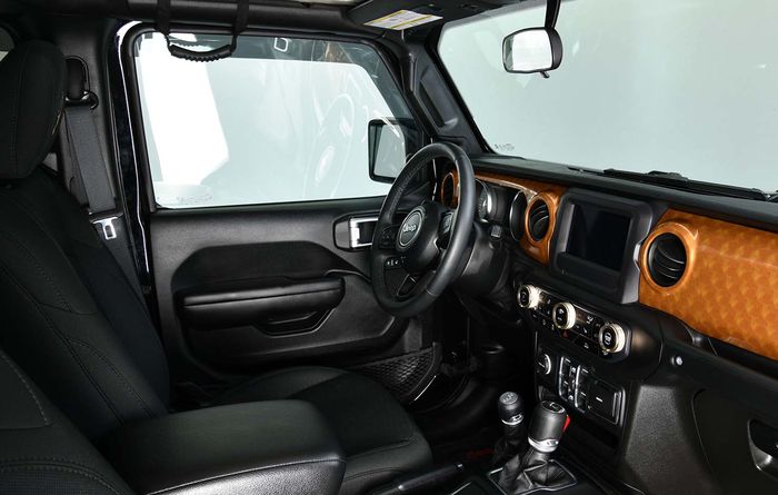 Tampilan kabin modifikasi Jeep Gladiator Bandit Outlaw Editions