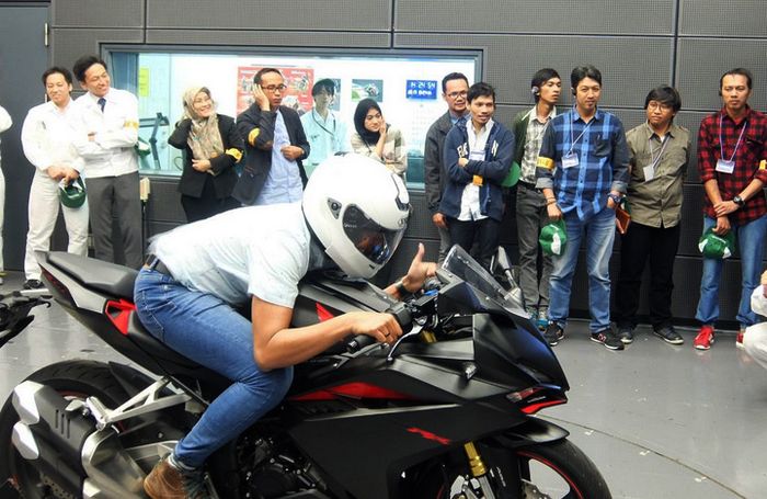 Otomotifnet langsung mencicipi proses pengujian aerodinamika, metode ini pernah dilakukan pembalap MotoGP, Marc Marquez dan Dani Pedrosa, saat pengembangan Honda RC213V motor balap andalan keduanya