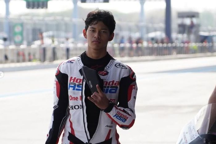 Pembalap asal Indonesia yang memperkuat Honda Team Asia Moto3, Veda Ega Pratama 