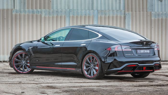 Buritan Tesla Model S garapan Larte Design
