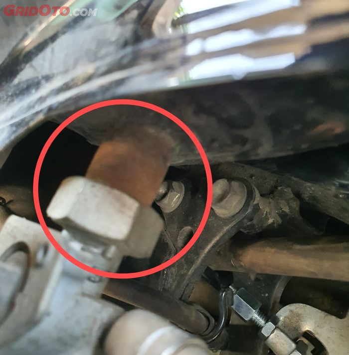 Leher kran bensin juga jadi titik tangki Honda Tiger Bocor