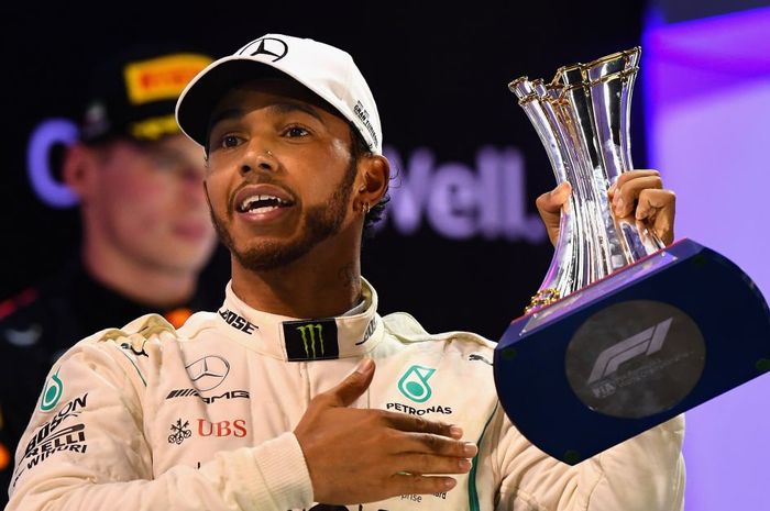 Lewis Hamilton meraih posisi satu dalam voting pembalap terbaik