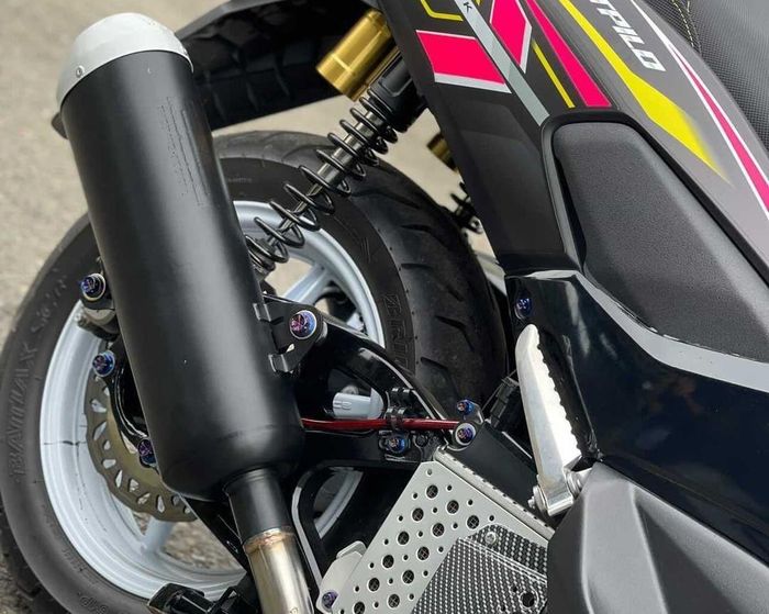Perbedaan knalpot WRX Silent Racing untuk standar hingga bore up 200 cc terdapat pada silencer dan ukuran pipa lehernya