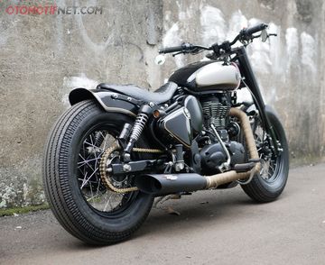 Royal Enfield Classic 500 Kece Pakai Ban Gendut Tangki Berfitur