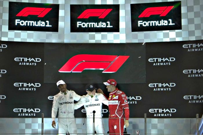 Lewis Hamilton, Valtteri Bottas dan Sebastian Vettel mengomentari desain baru logo F1 yang diperkenalkan usai balapan di Abu Dhabi 2017