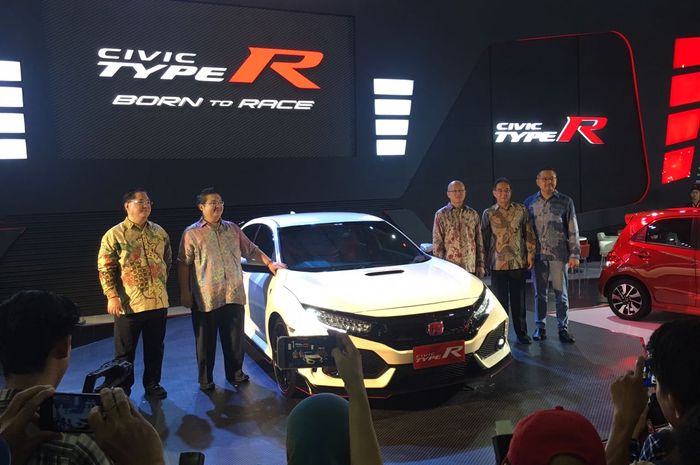 Honda bawa Civic Type R ke Pekan Otomotif Makassar 2017