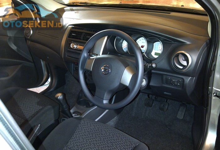 Kabin Nissan Grand Livina 2011