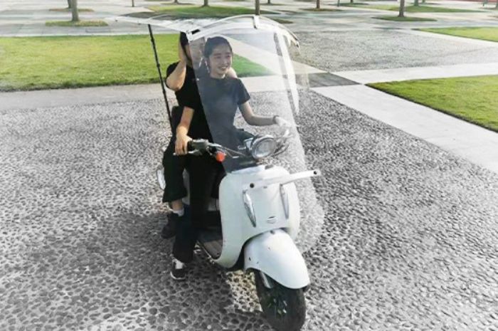 MotoSola berniat membuat add-on kanopi atau panel surya yang dapat di pasang ke motor listrik lainnya.