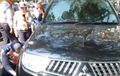 Tak Pandang Bulu, Ban Pajero Sport Berlogo Kejaksaan RI Digembosi Petugas Karena Parkir Sembarangan