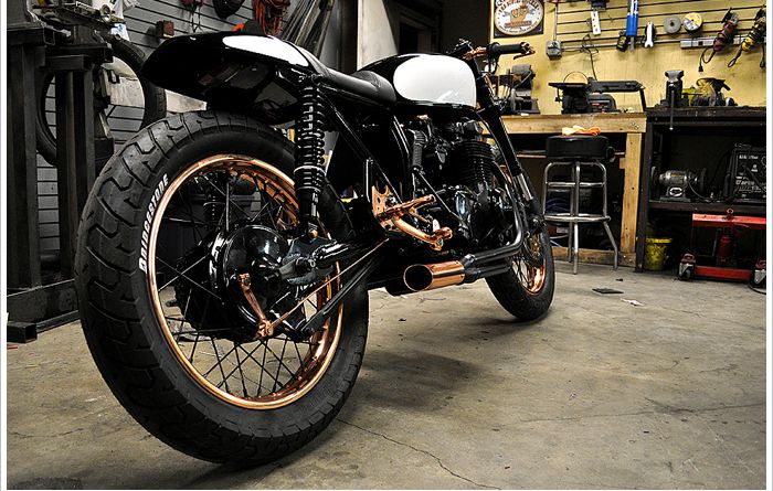 Honda CB550F &ldquo;Patina&rdquo; cafe racer besutan Alex Martion dan Kott Motorcycles