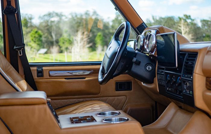 Nuansa klasik mendominasi kabin Range Rover ini