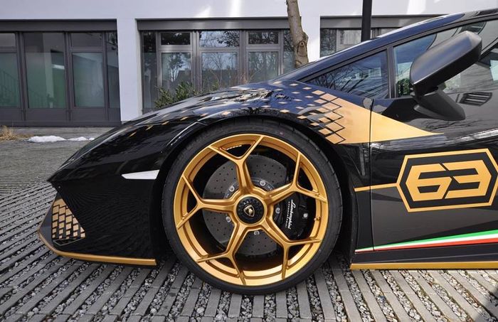  Lamborghini Huracan Performante dengan kelir Batman