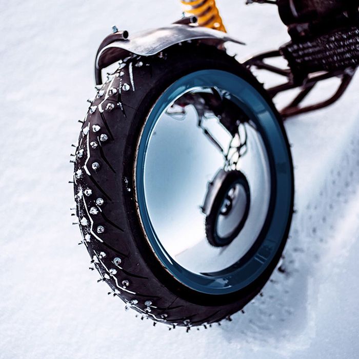 Peleknya diberi cover moon disc