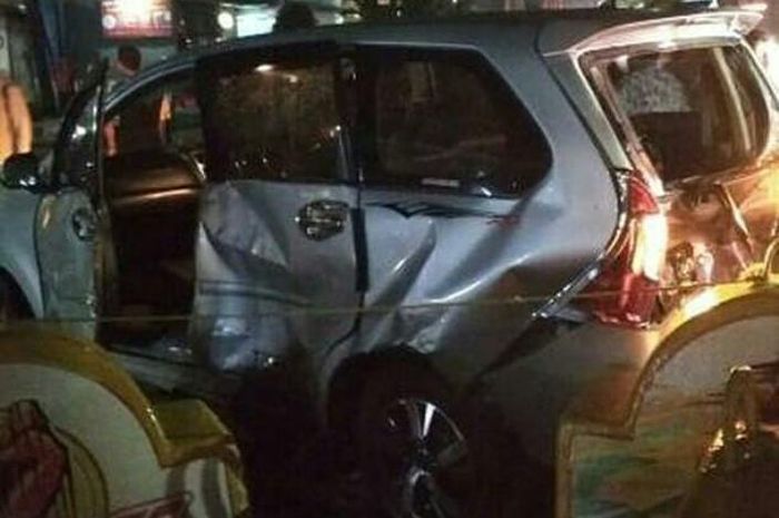 Kecelakaan lalu lintas di Margonda Depok melibatkan Fortuner, Jazz, Xenia dan satu sepeda motor milik ojek online, (25/5/2018)