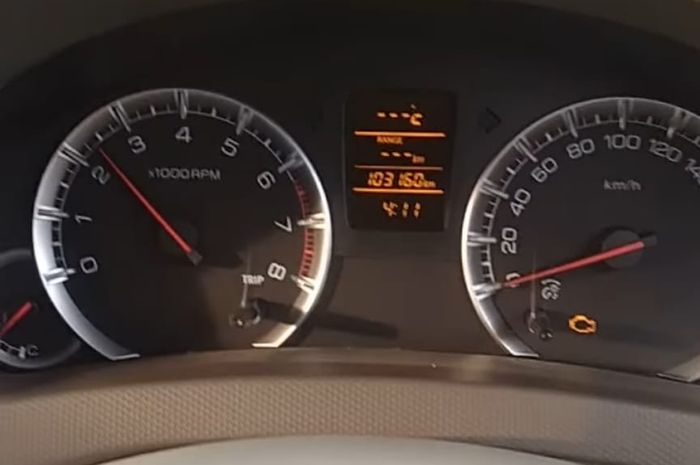 Indikator fuel AVG, temperatur dan spidometer Suzuki Ertiga tiba-tiba tak bekerja saat mobil lagi jalan