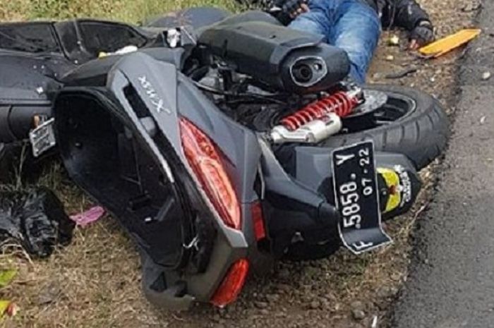 Pengendara Yamaha XMAX terlibat kecelakaan parah di Cilacap.