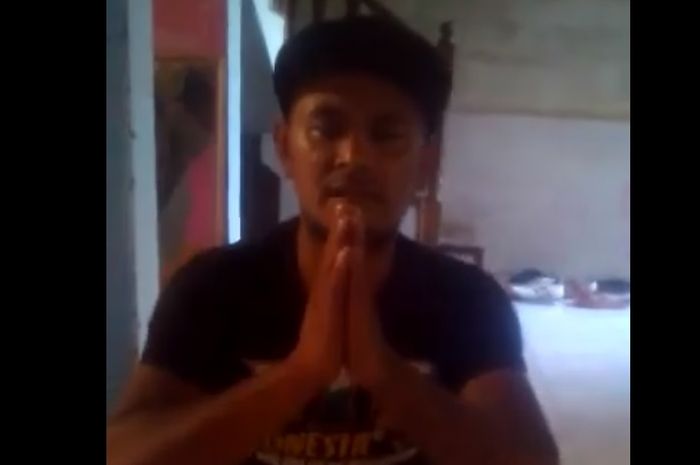Pemuda yang kibas-kibas pedang di jalanan Bandung minta maaf