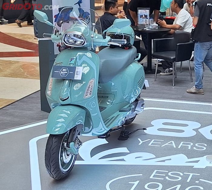 Setiap pembelian Vespa edisi 80th Anniversary selama pameran gratis helm dan jaket ekslusif 